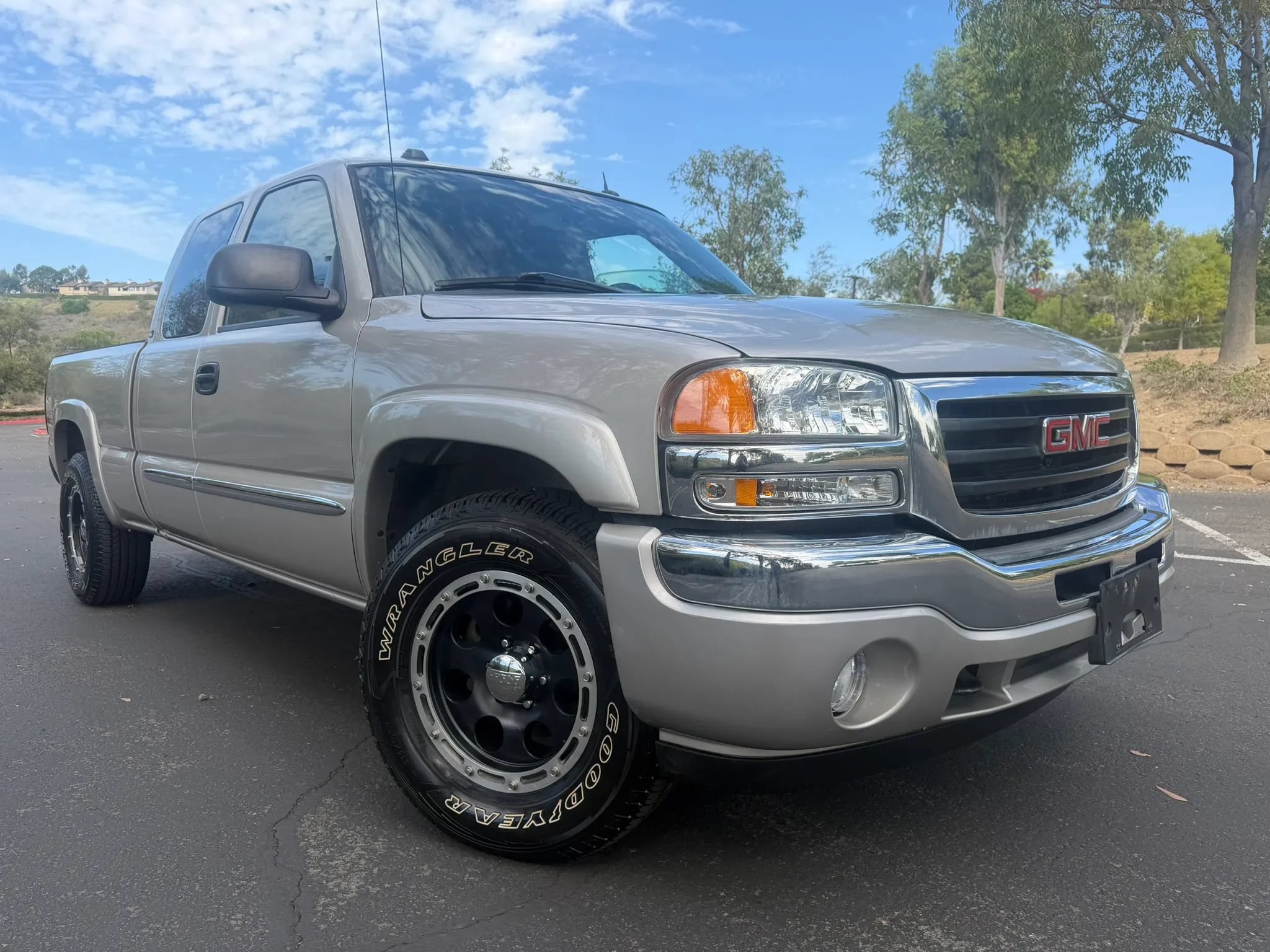 Used 2005 GMC Sierra 1500 SLE w/ Light Duty Power Package AWD/4WD image 7