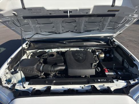 Used 2018 Toyota Tacoma SR5 image 9