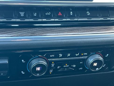 Used 2024 Chevrolet Silverado 2500 LT w/ Convenience Package image 20