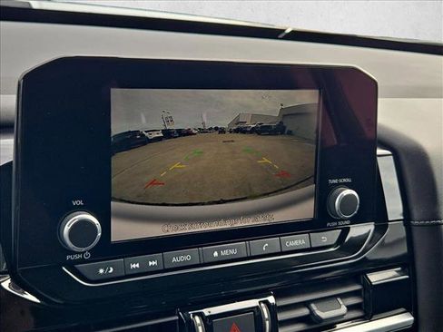 Used 2025 Nissan Pathfinder SV FWD image 13