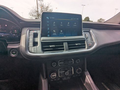 Used 2022 Chevrolet Suburban Premier image 4