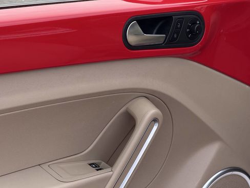 Used 2014 Volkswagen Beetle 1.8T image 10