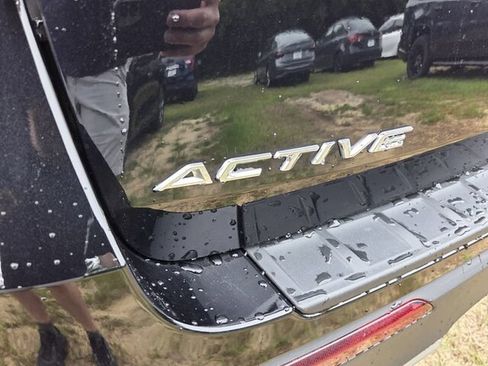 Used 2025 Ford Explorer Active w/ Active Comfort Package RWD image 12