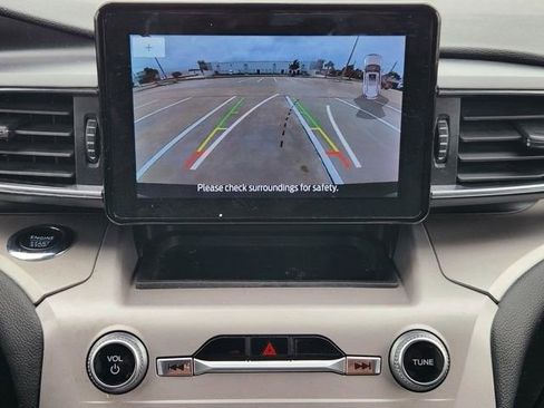 Used 2023 Ford Explorer XLT w/ Equipment Group 202A AWD/4WD image 15