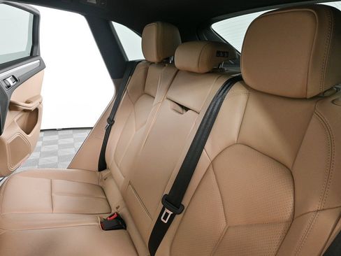 Certified 2025 Porsche Macan image 22