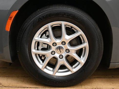 Used 2025 Chrysler Pacifica Select FWD image 11