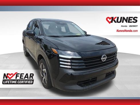 Used 2025 Nissan Kicks SV FWD image 1