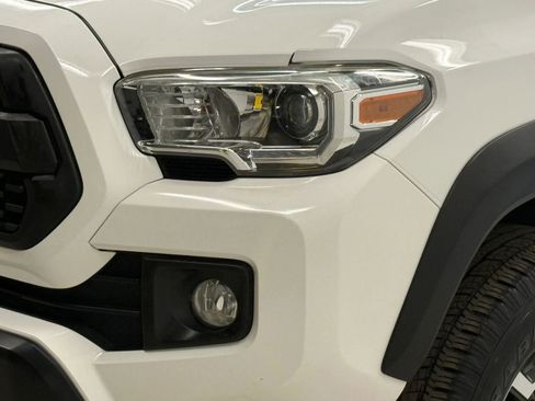 Used 2017 Toyota Tacoma TRD Off-Road w/ Tow Package (A/T) image 4