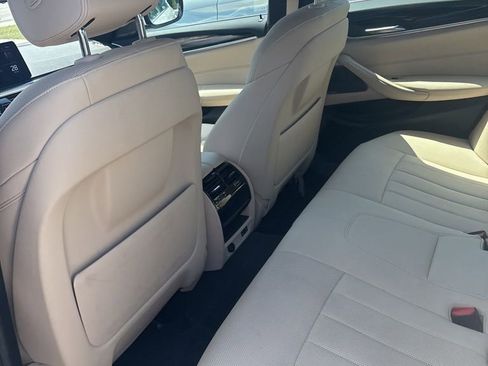 Used 2023 BMW 540i w/ Premium Package image 5