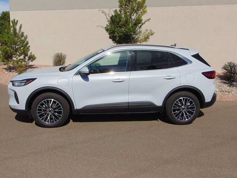 Certified 2026 Ford Escape SE FWD image 3