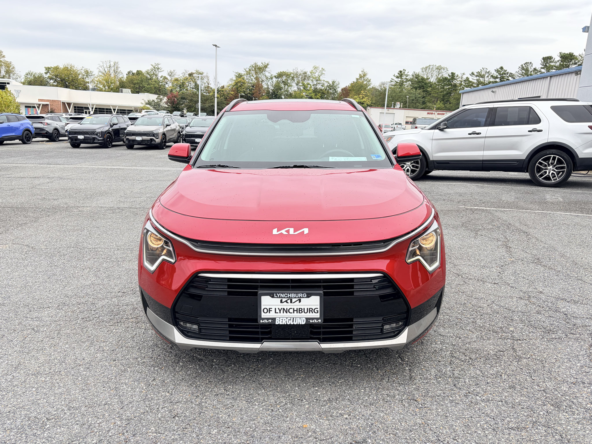 Used 2025 Kia Niro EX Touring FWD image 4