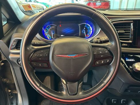 Used 2020 Chrysler Pacifica Limited w/ Quick Oder Package 2EV RED-S FWD image 17
