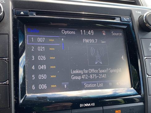 Used 2017 Toyota Camry SE w/ Moonroof Package FWD image 17