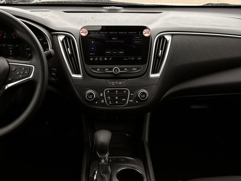 Used 2025 Chevrolet Malibu LT FWD image 17