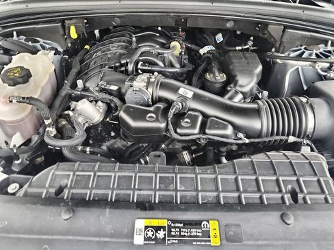 Used 2025 Jeep Grand Cherokee Altitude AWD/4WD image 38