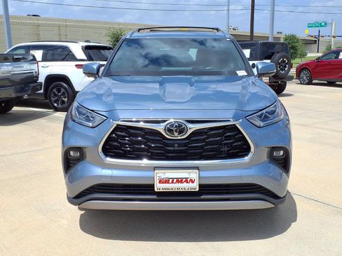 Used 2024 Toyota Highlander Platinum AWD/4WD image 5
