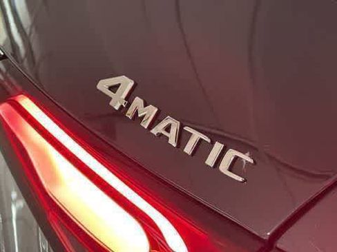 Used 2025 Mercedes-Benz GLC 300 4MATIC image 11