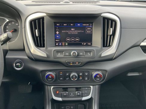 Used 2022 GMC Terrain SLE w/ Elevation Edition image 31