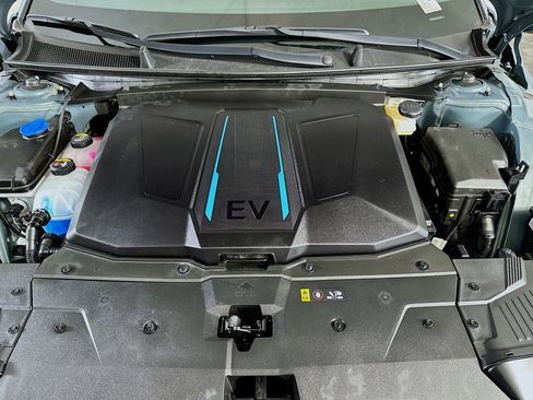 Used 2024 Hyundai Ioniq 5 SEL image 33