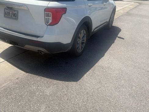 Used 2022 Ford Explorer Limited w/ Equipment Group 301A RWD image 3