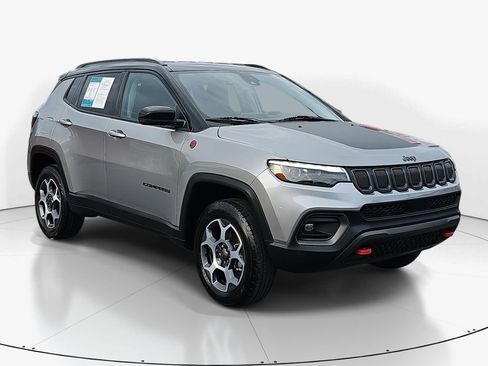 Used 2022 Jeep Compass Trailhawk w/ Trailhawk Elite Group image 2