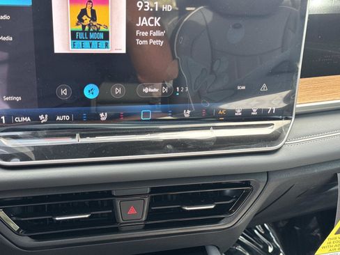 New 2026 Volkswagen Tiguan SEL R-Line image 25