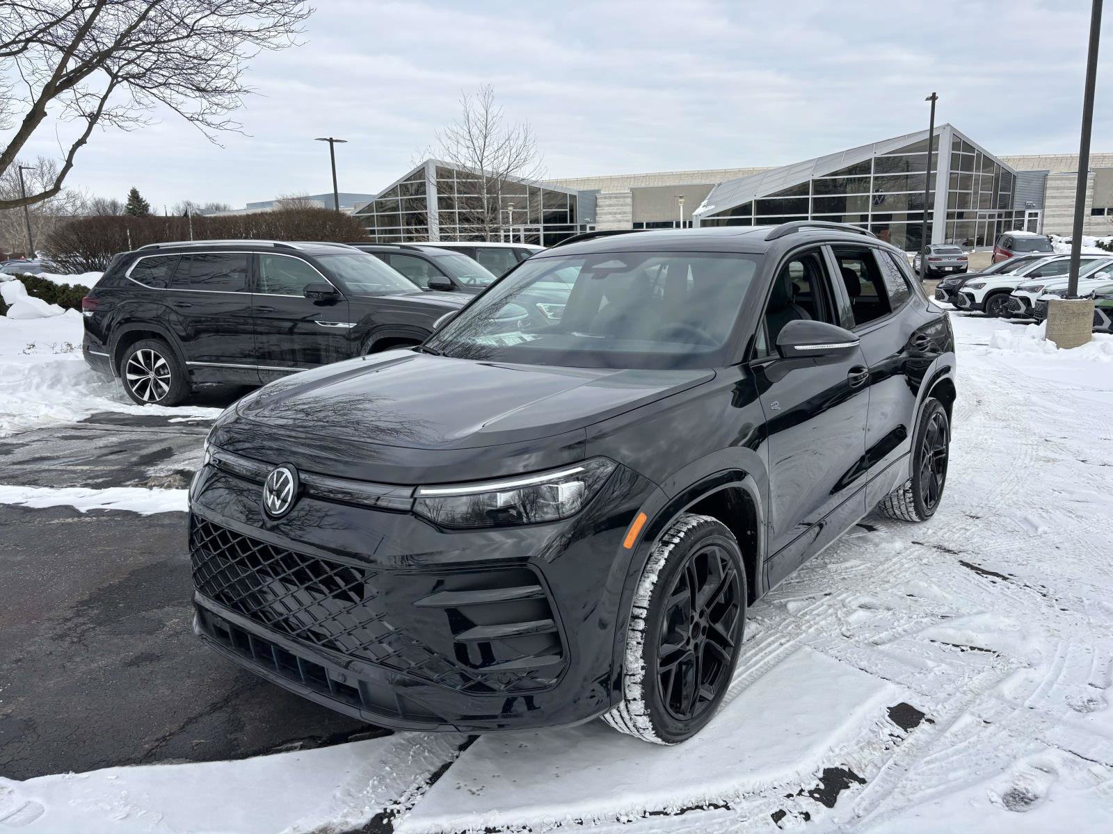 New 2026 Volkswagen Tiguan SE R-Line AWD/4WD image 3