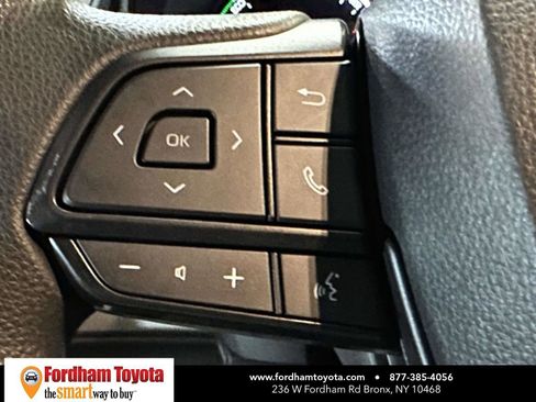 Used 2024 Toyota Sienna LE FWD image 31