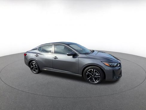 Used 2025 Nissan Sentra SV image 2