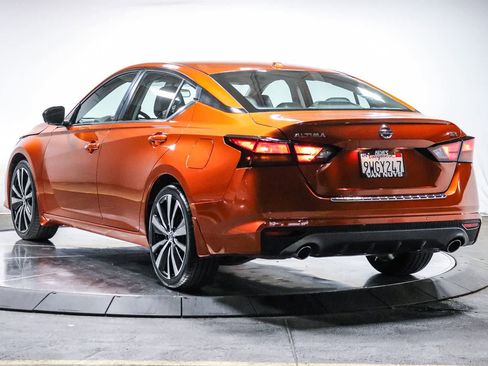 Used 2022 Nissan Altima 2.5 SR FWD image 2
