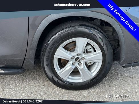 Used 2021 Toyota Highlander LE FWD image 9