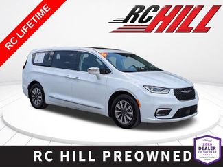 Used 2022 Chrysler Pacifica Limited w/ Uconnect Theater Family Group FWD video 1