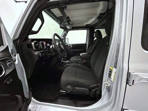 Used 2023 Jeep Gladiator Sport AWD/4WD image 10