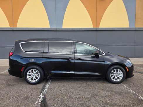 Used 2021 Chrysler Voyager Lxi image 7