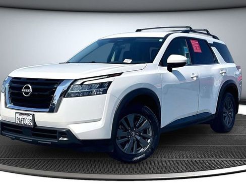 Certified 2022 Nissan Pathfinder SV FWD image 3