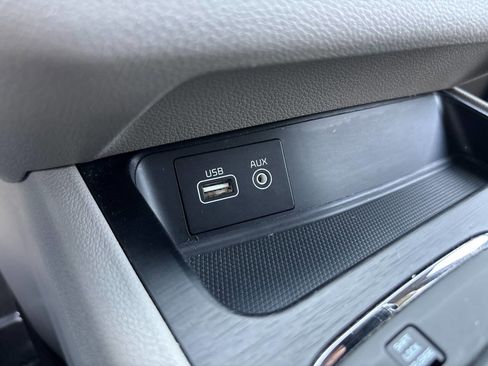 Used 2016 Kia Sedona LX w/ LX Essentials Premium Package image 32