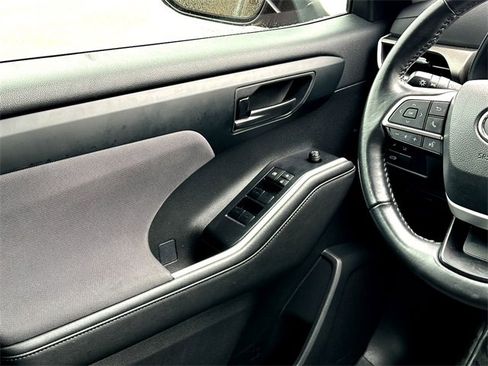 Certified 2023 Toyota Highlander LE image 25
