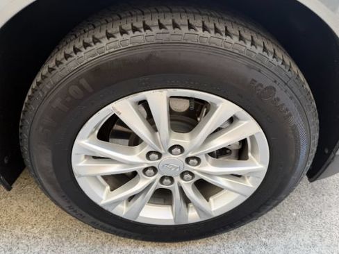 Used 2021 Cadillac XT5 Luxury w/ LPO, Floor Liner Package FWD image 31