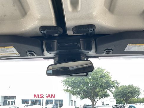 Used 2025 Jeep Wrangler Unlimited Sahara AWD/4WD image 15