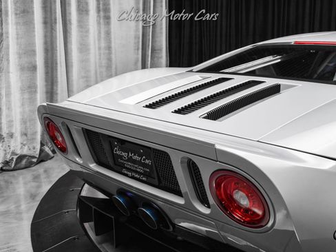 Used 2005 Ford GT RWD image 38
