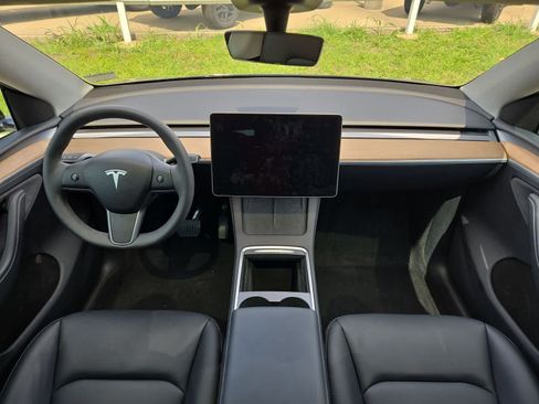 Used 2024 Tesla Model Y 2WD image 15