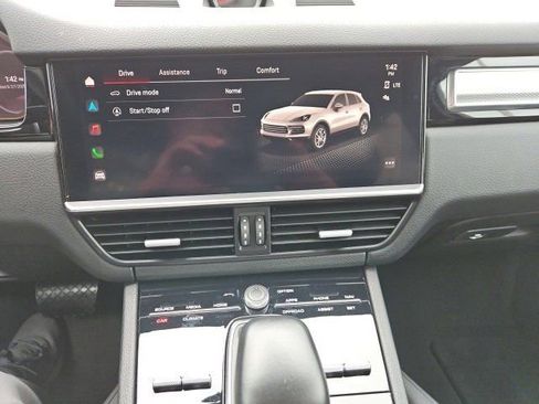 Used 2022 Porsche Cayenne Platinum Edition image 20