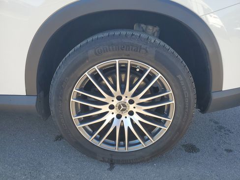 Certified 2025 Mercedes-Benz GLC 300 image 6