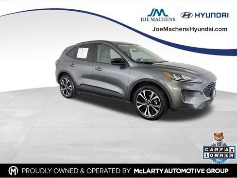 Used 2022 Ford Escape SE w/ SE Sport Appearance Package image 2