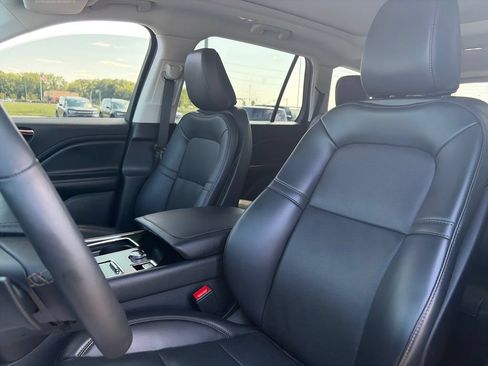 Used 2025 Lincoln Aviator AWD w/ Jet Appearance Package image 17