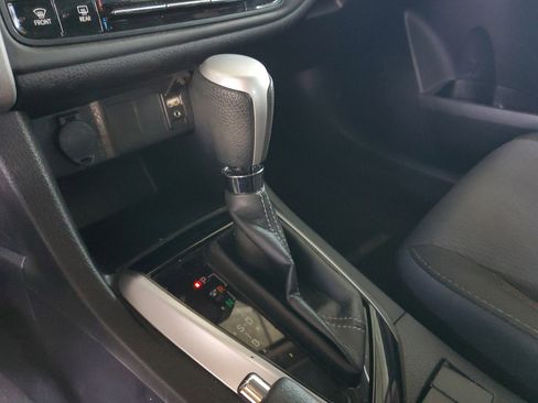 Used 2018 Toyota Corolla LE FWD image 29