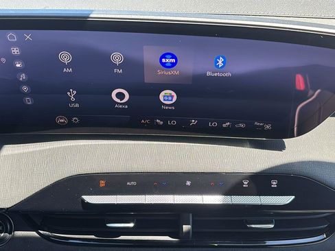 Used 2025 Buick Enclave Preferred FWD image 32
