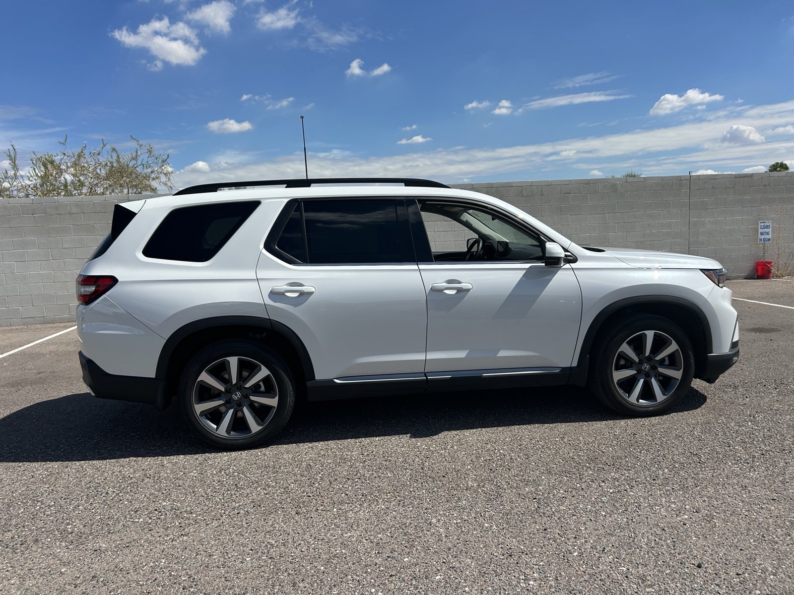 Used 2025 Honda Pilot Touring image 6