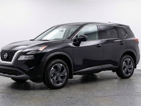 Used 2025 Nissan Rogue SV image 3