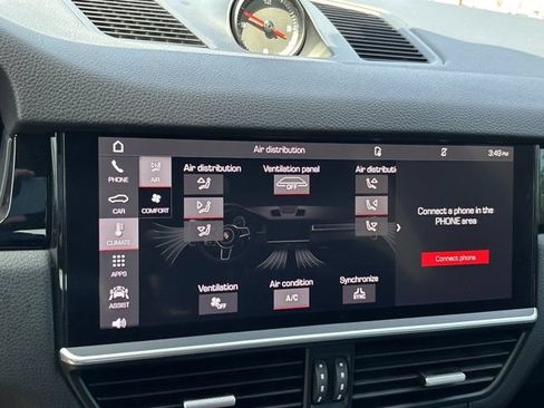 Used 2021 Porsche Cayenne w/ Premium Package AWD/4WD image 34